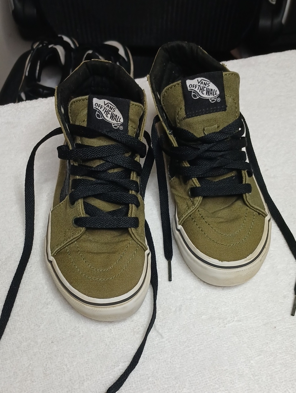 Vans Men’s Olive Green Canvas High-Top Sneakers with Black Laces